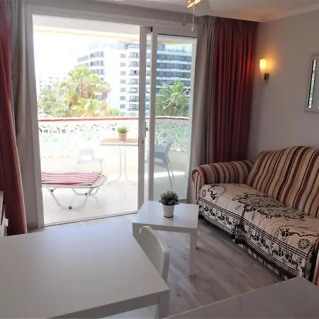 With A Large South-facing Balcony, Sea View And Wifi In Americas Center Apartment Playa de las Americas (Tenerife)