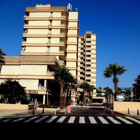 Apartment With A Large South-facing Balcony, Sea View And Wifi In Americas Center Playa de las Americas (Tenerife)
