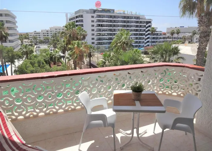 With A Large South-facing Balcony, Sea View And Wifi In Americas Center *